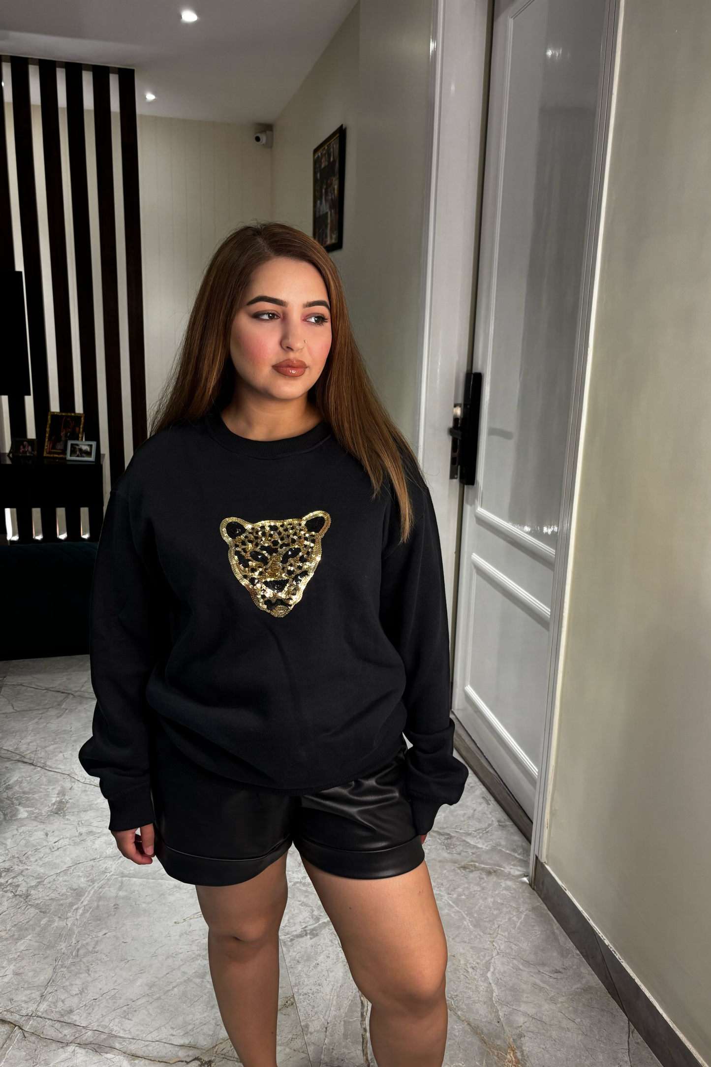 WILD GLOW SWEATSHIRT